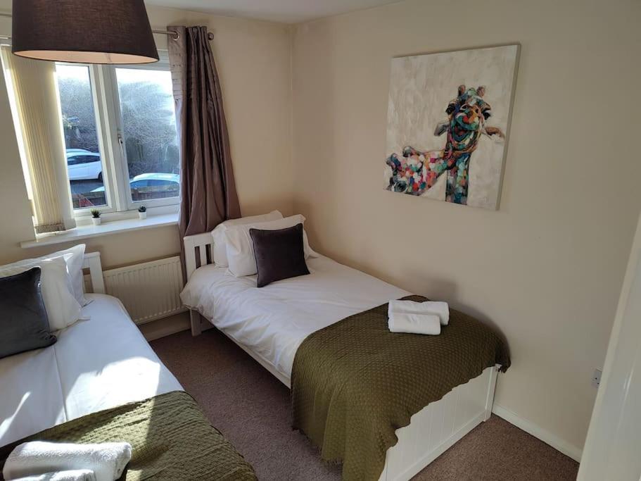 Ormonde Close 3 Bed Contractor Family *